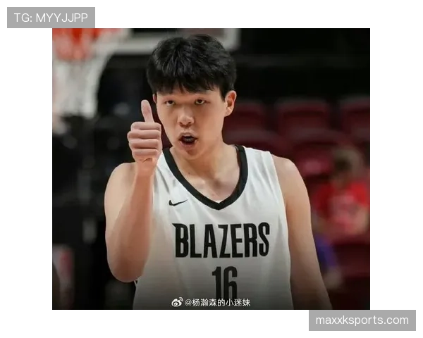 杨瀚森训练完直接啃鸡胸肉,这自律程度真的服了 杨瀚森训练完直接啃鸡胸肉,这自律程度真的服了